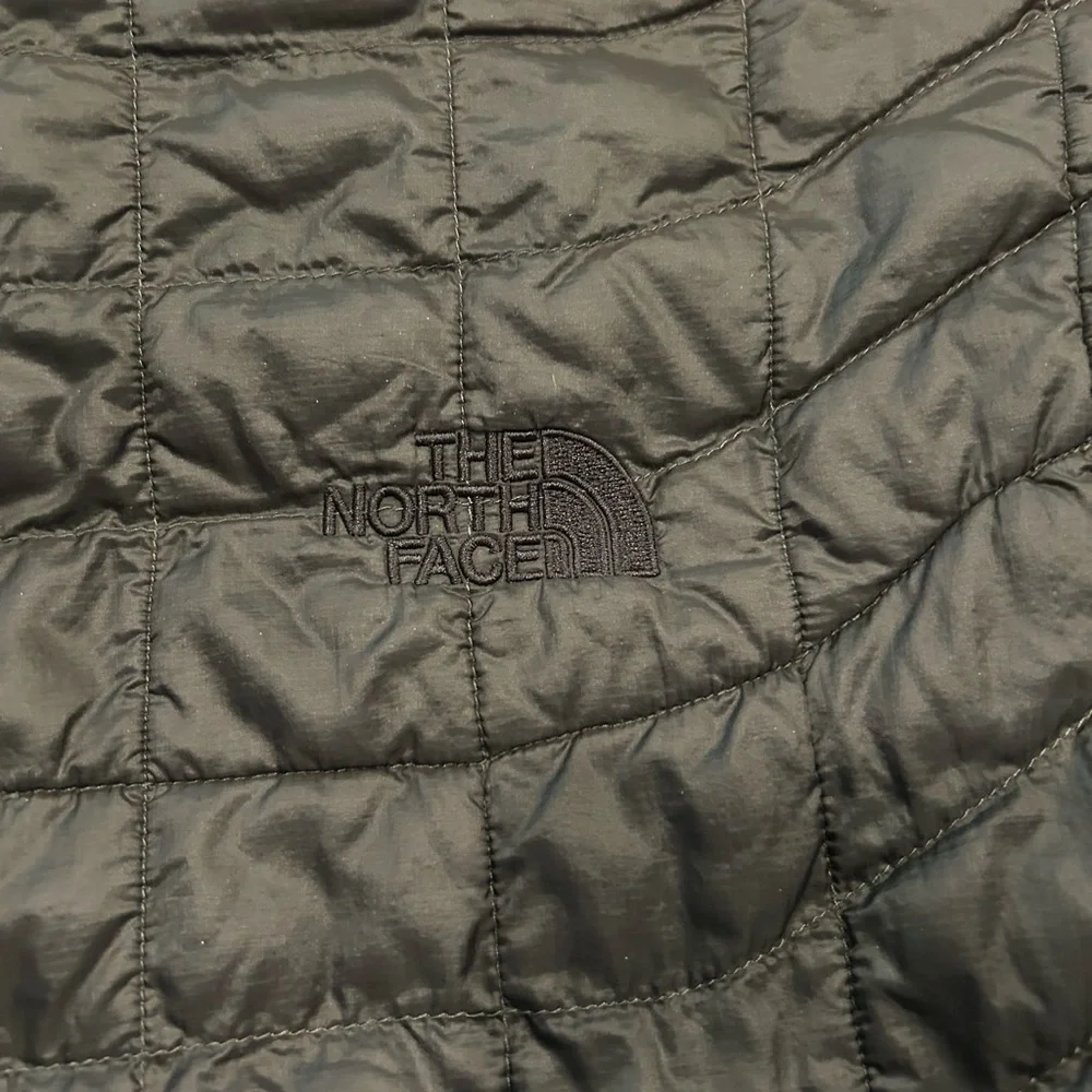 The North Face Thermoball Jacket Men’s M Black Quilted Puffer Jacket Full Zip